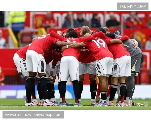 曼联主场失利引爆球迷愤怒,内部矛盾浮出水面